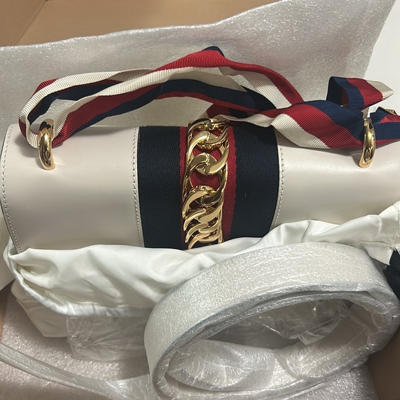 Gucci Sylvie Small Shoulder Bag in White Leather
❌SOLD❌ - Picture 10 of 11